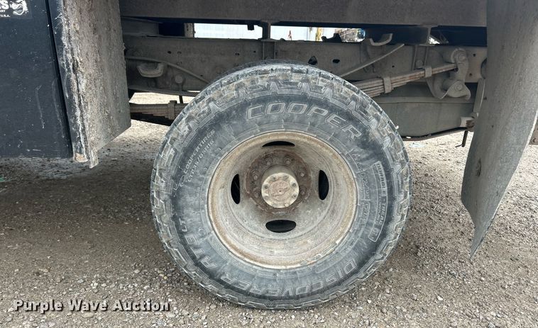 image for item EK8077 2003 Ford F350 Super Duty XL flatbed pickup truck