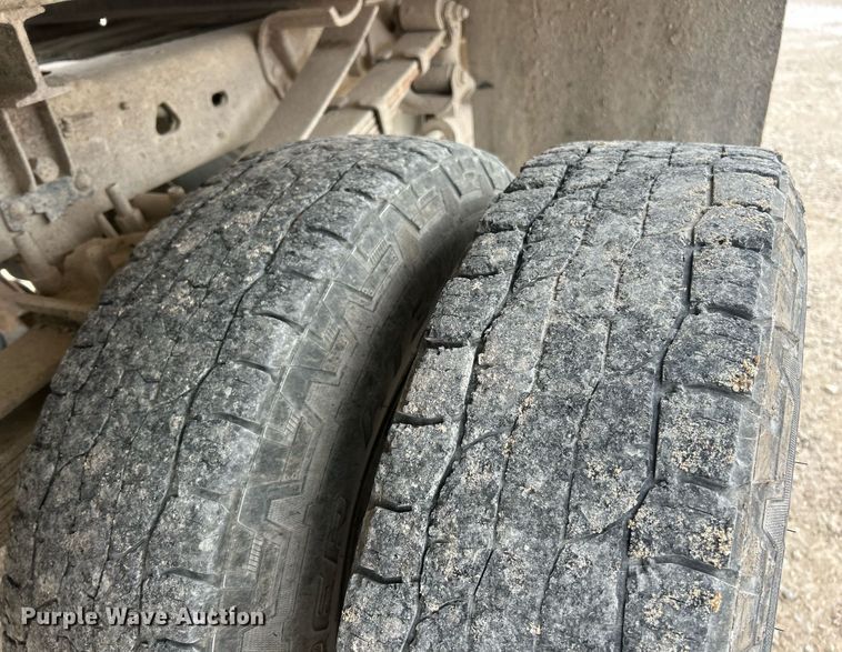 image for item EK8077 2003 Ford F350 Super Duty XL flatbed pickup truck