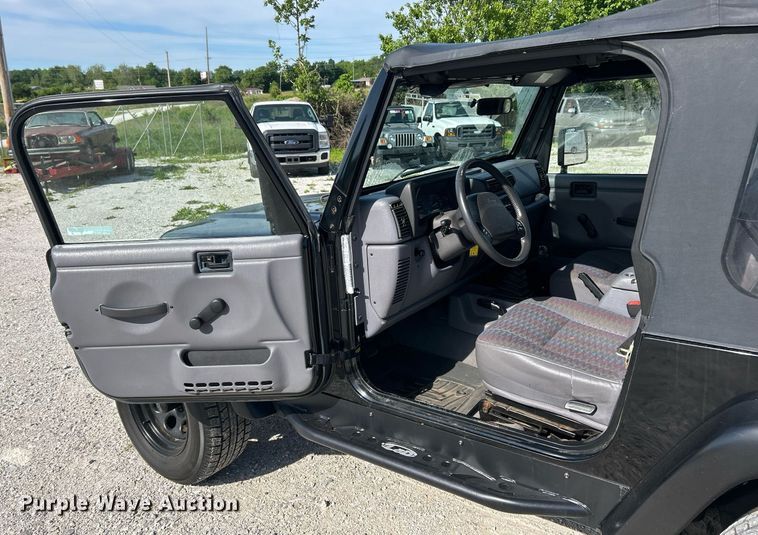 image for item EK8151 1998 Jeep Wrangler SUV