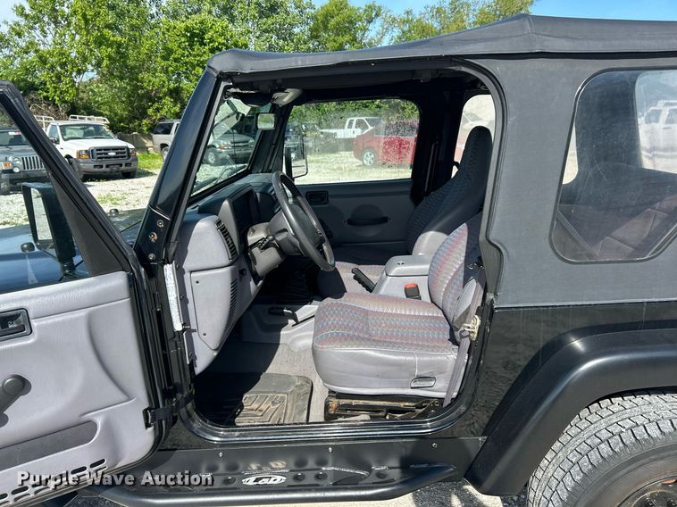 image for item EK8151 1998 Jeep Wrangler SUV