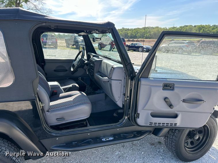 image for item EK8151 1998 Jeep Wrangler SUV