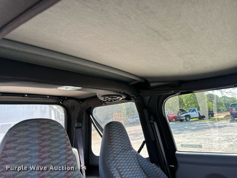 image for item EK8151 1998 Jeep Wrangler SUV