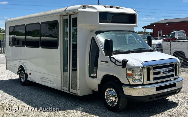 image for item EK8159 2017 Ford E450 Super Duty shuttle bus