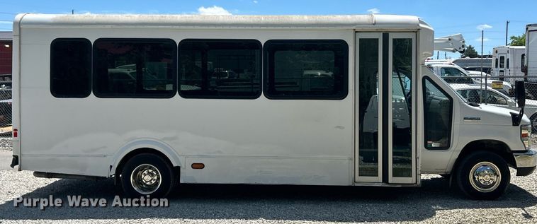 image for item EK8159 2017 Ford E450 Super Duty shuttle bus
