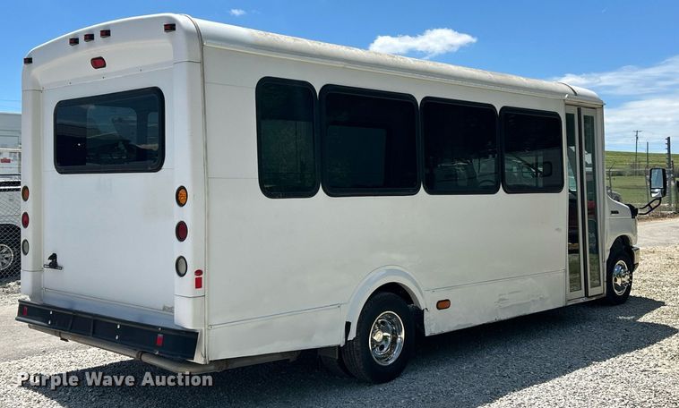 image for item EK8159 2017 Ford E450 Super Duty shuttle bus