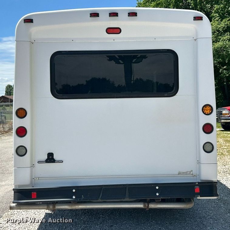 image for item EK8159 2017 Ford E450 Super Duty shuttle bus