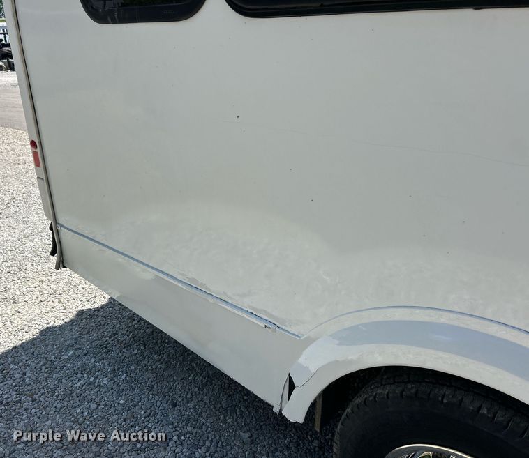 image for item EK8159 2017 Ford E450 Super Duty shuttle bus