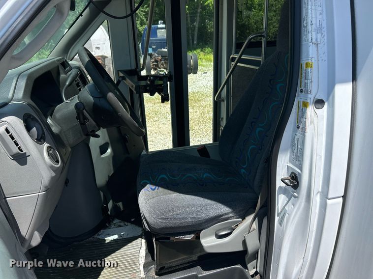 image for item EK8159 2017 Ford E450 Super Duty shuttle bus