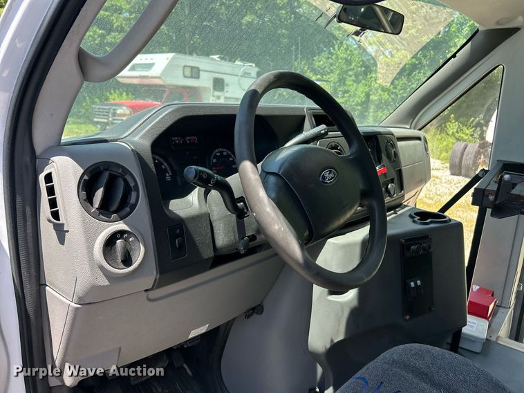 image for item EK8159 2017 Ford E450 Super Duty shuttle bus