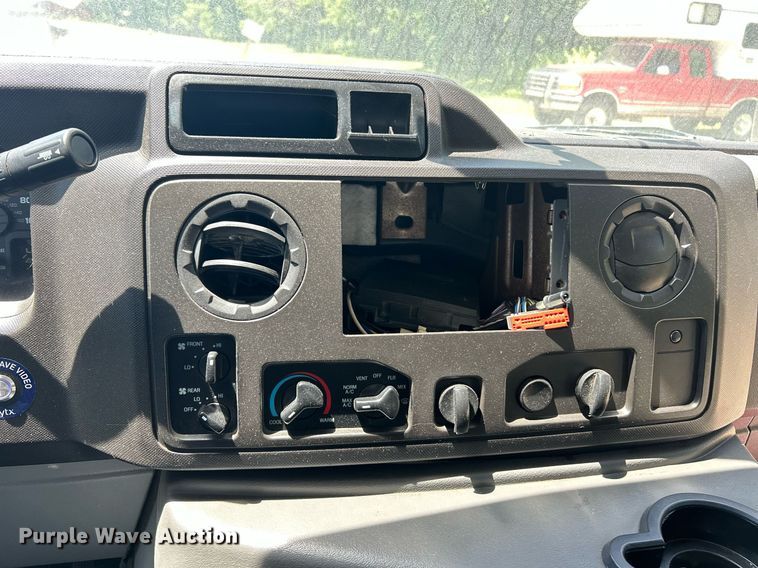 image for item EK8159 2017 Ford E450 Super Duty shuttle bus