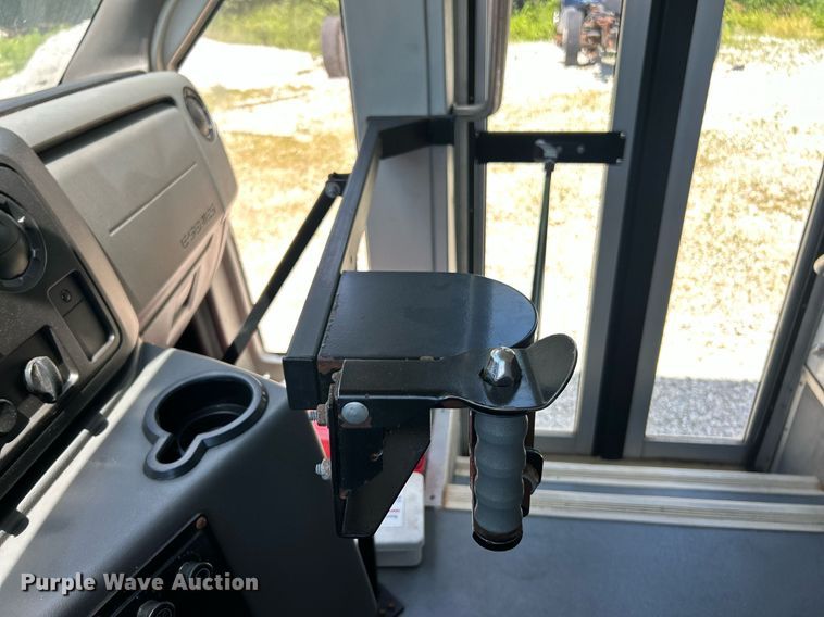 image for item EK8159 2017 Ford E450 Super Duty shuttle bus