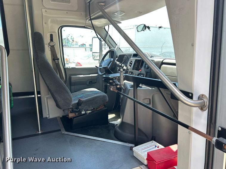 image for item EK8159 2017 Ford E450 Super Duty shuttle bus