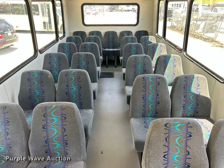 image for item EK8159 2017 Ford E450 Super Duty shuttle bus