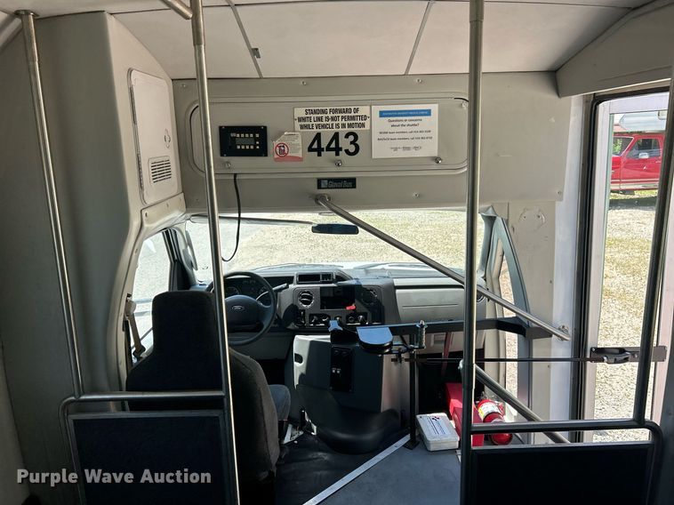 image for item EK8159 2017 Ford E450 Super Duty shuttle bus