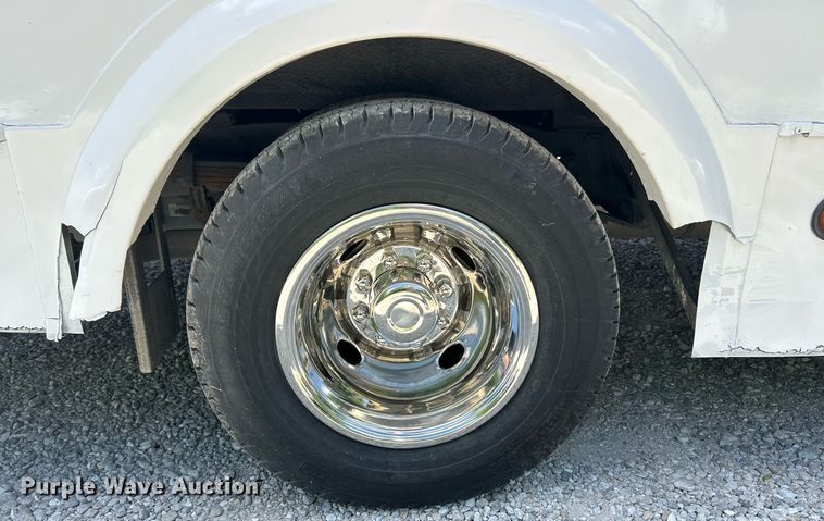 image for item EK8159 2017 Ford E450 Super Duty shuttle bus