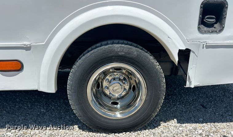 image for item EK8159 2017 Ford E450 Super Duty shuttle bus