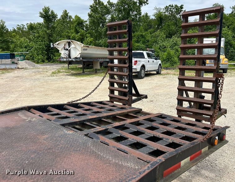 image for item EK8166 2007 Belshe DT255 equipment trailer