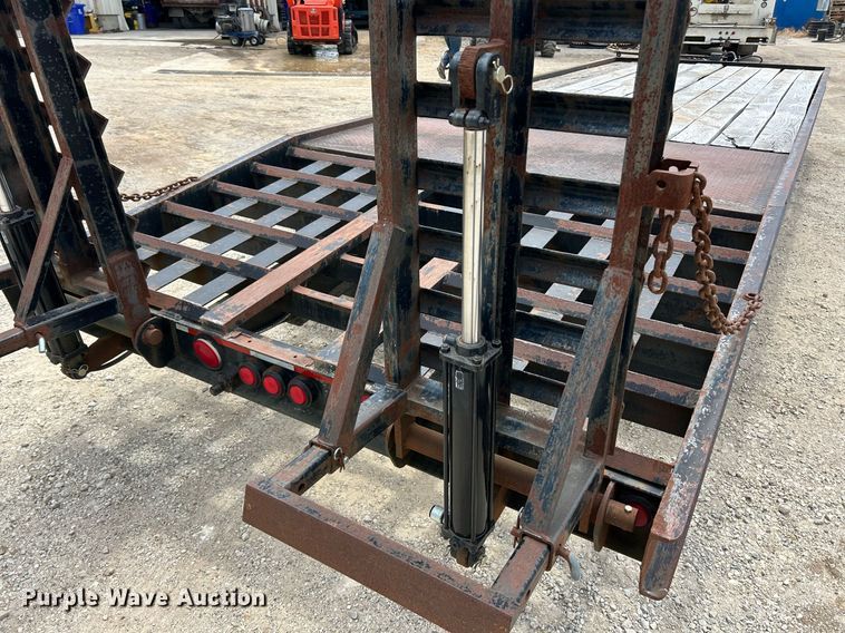 image for item EK8166 2007 Belshe DT255 equipment trailer