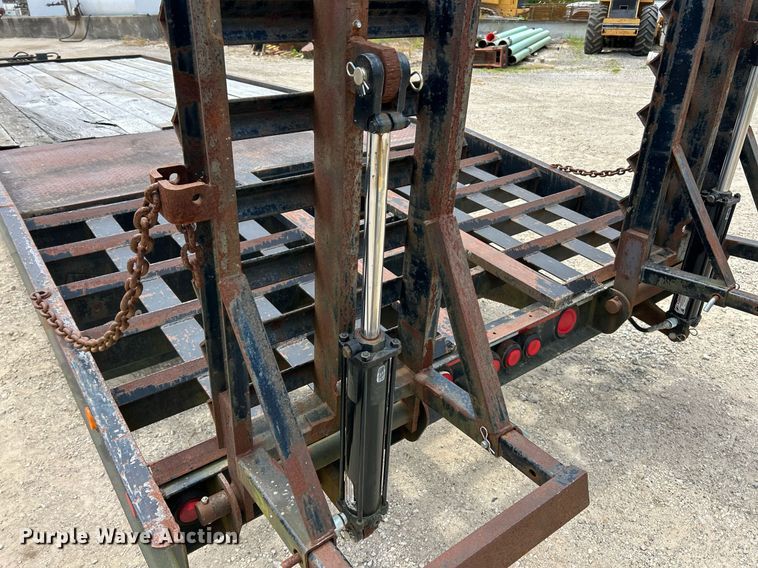 image for item EK8166 2007 Belshe DT255 equipment trailer