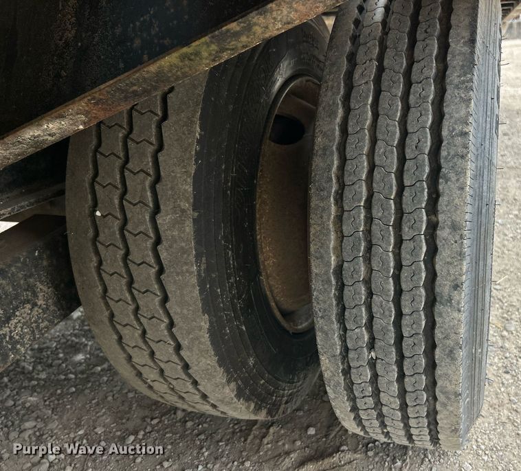 image for item EK8166 2007 Belshe DT255 equipment trailer