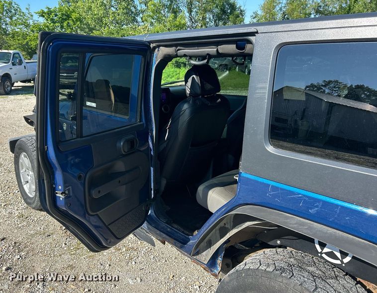 image for item EK8171 2010 Jeep Wrangler Sahara SUV