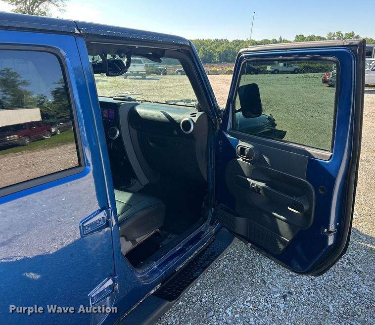 image for item EK8171 2010 Jeep Wrangler Sahara SUV