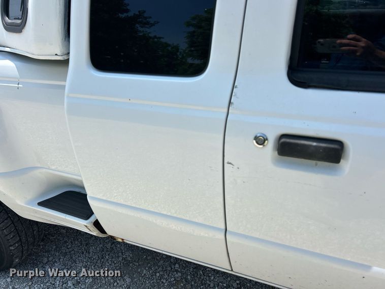 image for item EK8173 2000 Ford Ranger XLT SuperCab pickup truck