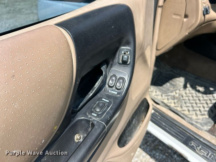 image for item EK8173 2000 Ford Ranger XLT SuperCab pickup truck