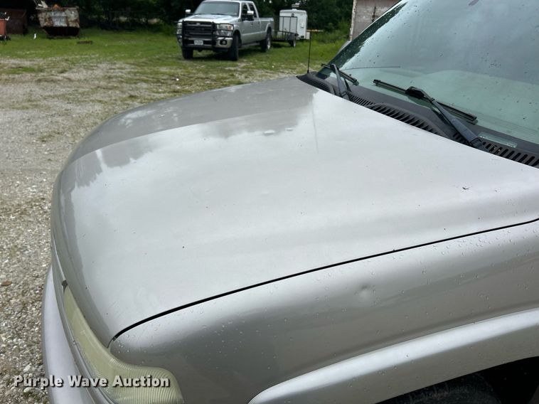 image for item EK8190 2004 Chevrolet Suburban Z71 SUV