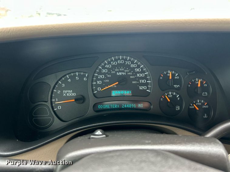 image for item EK8190 2004 Chevrolet Suburban Z71 SUV