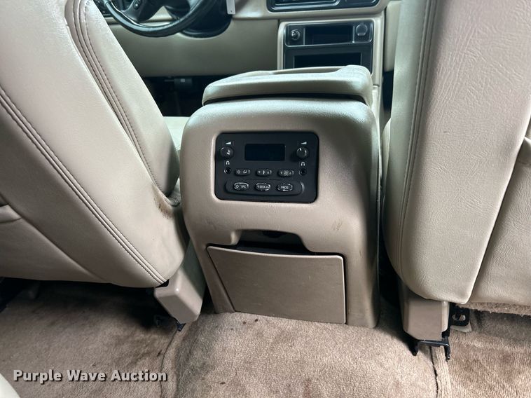 image for item EK8190 2004 Chevrolet Suburban Z71 SUV