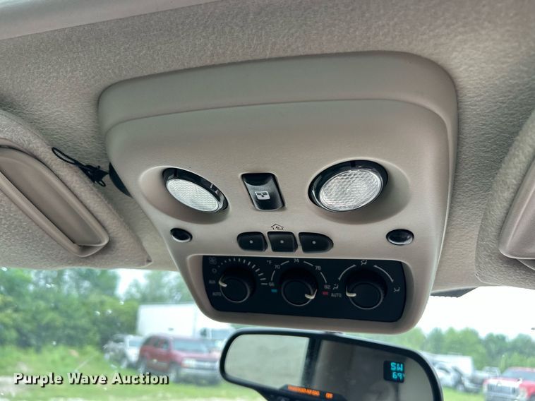 image for item EK8190 2004 Chevrolet Suburban Z71 SUV