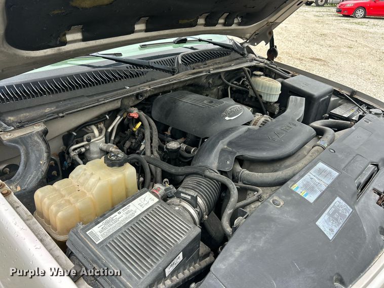 image for item EK8190 2004 Chevrolet Suburban Z71 SUV