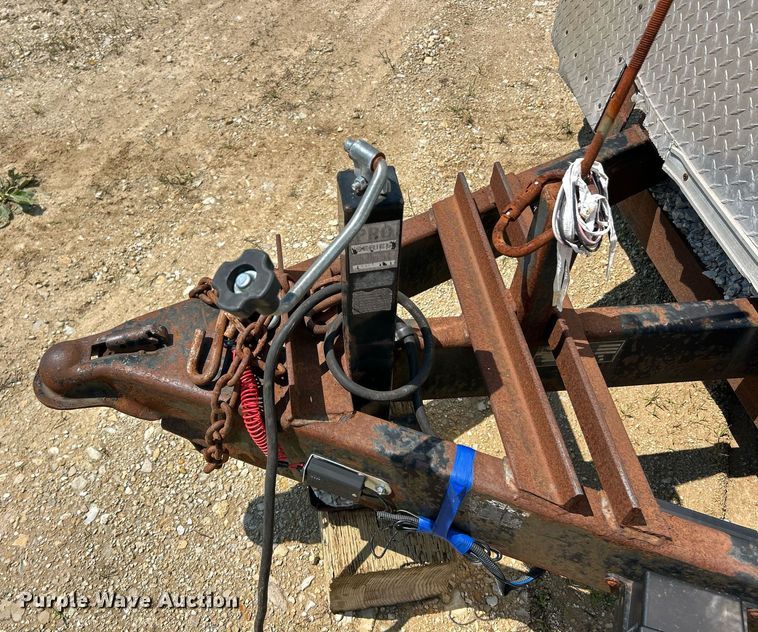 image for item EK8195 2000 Doolittle enclosed cargo trailer