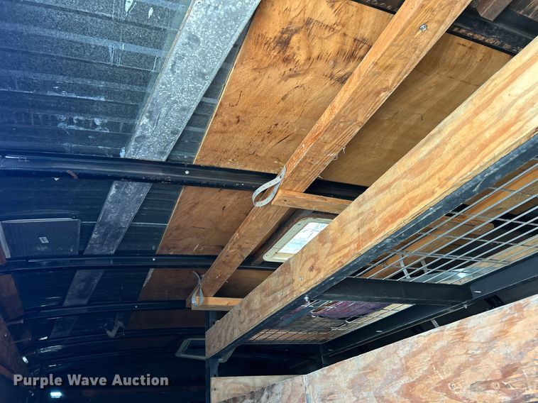 image for item EK8195 2000 Doolittle enclosed cargo trailer