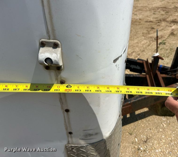 image for item EK8195 2000 Doolittle enclosed cargo trailer