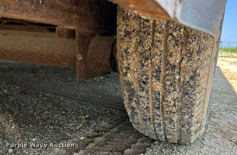 image for item EK8195 2000 Doolittle enclosed cargo trailer