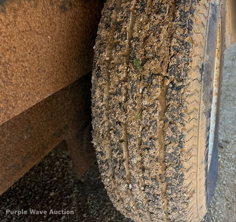 image for item EK8195 2000 Doolittle enclosed cargo trailer