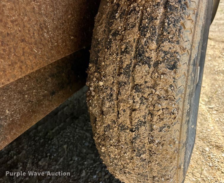 image for item EK8195 2000 Doolittle enclosed cargo trailer