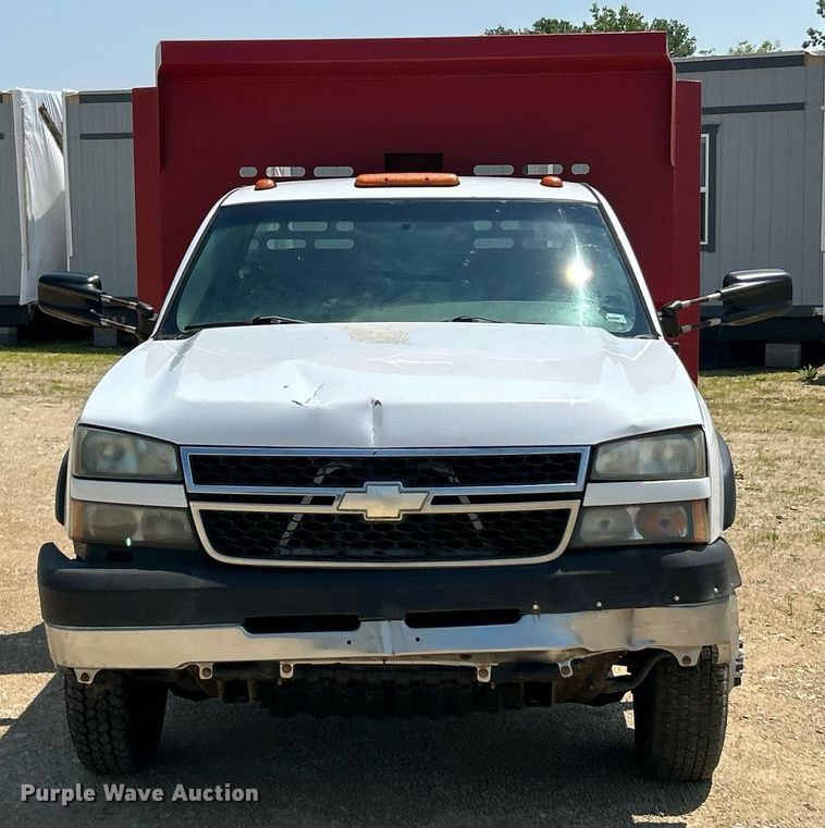 image for item EK8205 2006 Chevrolet Silverado 3500 dump flatbed pickup truck
