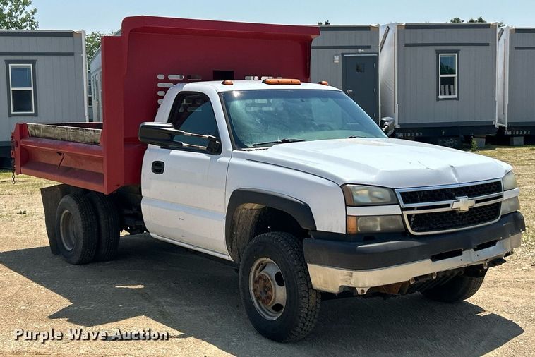 image for item EK8205 2006 Chevrolet Silverado 3500 dump flatbed pickup truck