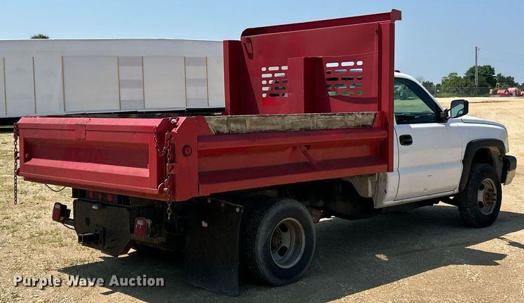 image for item EK8205 2006 Chevrolet Silverado 3500 dump flatbed pickup truck