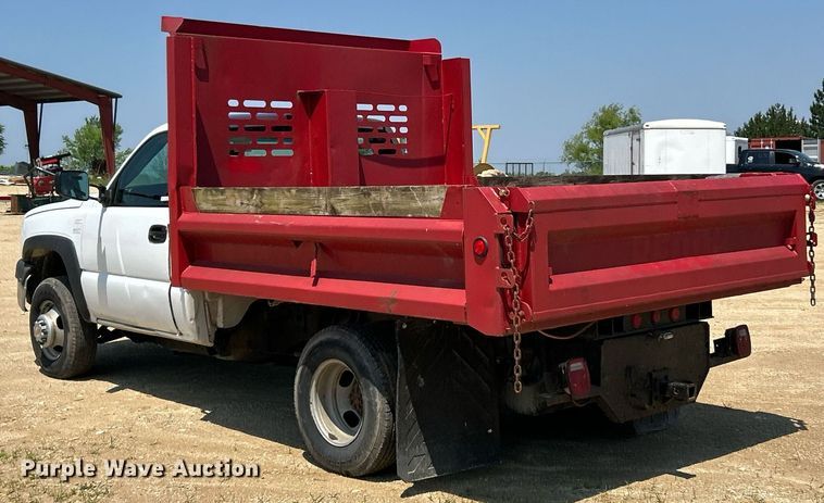 image for item EK8205 2006 Chevrolet Silverado 3500 dump flatbed pickup truck