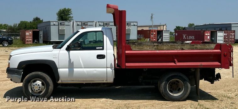 image for item EK8205 2006 Chevrolet Silverado 3500 dump flatbed pickup truck