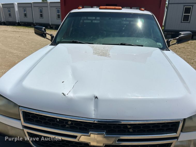 image for item EK8205 2006 Chevrolet Silverado 3500 dump flatbed pickup truck