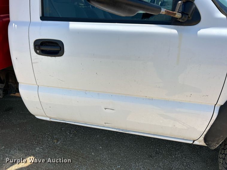 image for item EK8205 2006 Chevrolet Silverado 3500 dump flatbed pickup truck