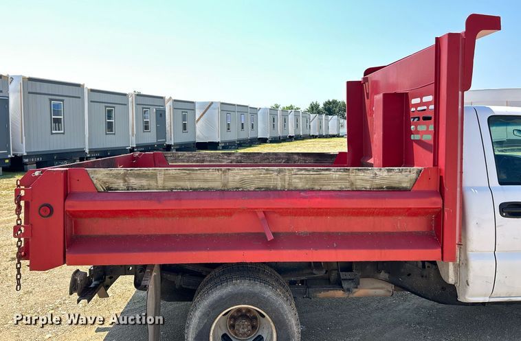 image for item EK8205 2006 Chevrolet Silverado 3500 dump flatbed pickup truck