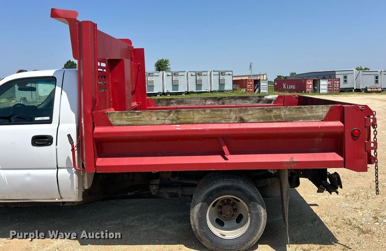 image for item EK8205 2006 Chevrolet Silverado 3500 dump flatbed pickup truck