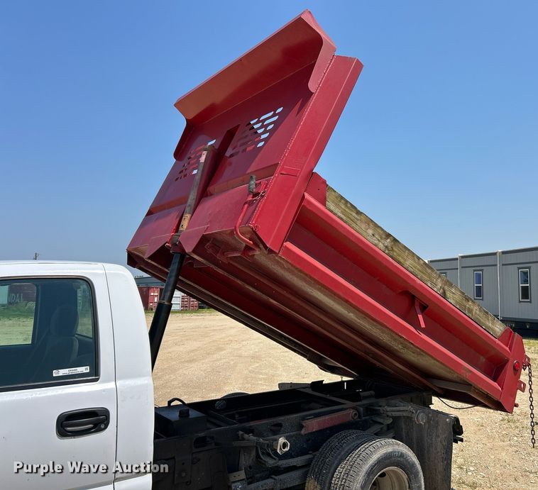 image for item EK8205 2006 Chevrolet Silverado 3500 dump flatbed pickup truck