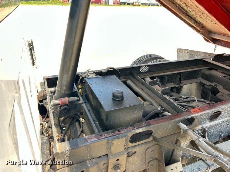 image for item EK8205 2006 Chevrolet Silverado 3500 dump flatbed pickup truck